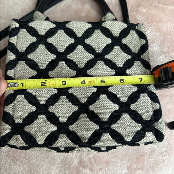 Elegant Black and Cream Patterned Women's Bag - Picture 6 of 7